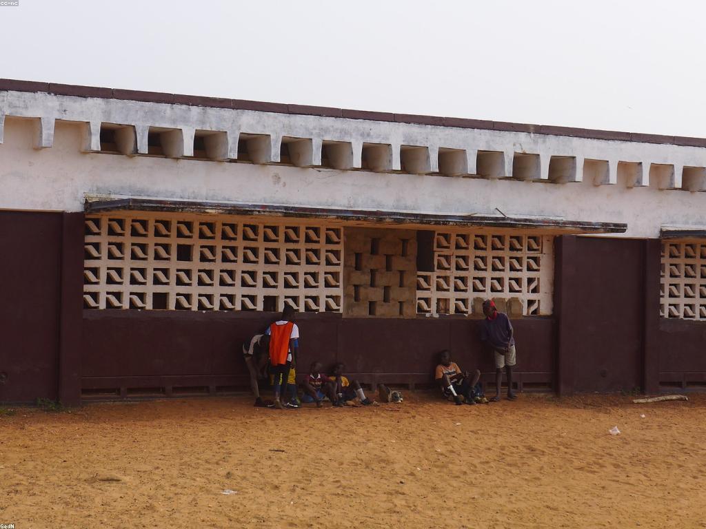 យុទ្ធសាស្ត្រលេង: ការអភិវឌ្ឍន៍ជំនាញលេងដោយប្រើប្រាស់វិធីសាស្ត្រប្រកួត